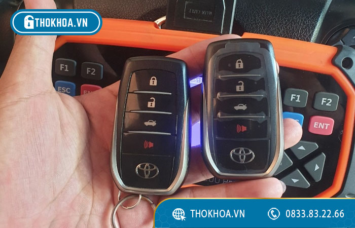 Làm chìa khóa xe Toyota Altis có đắt không?